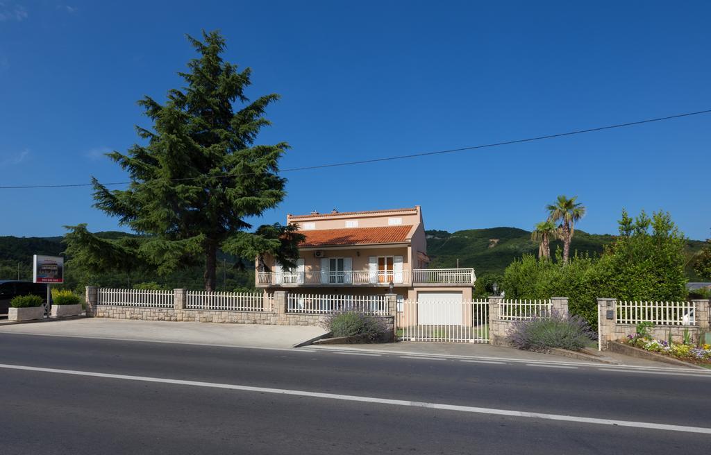 Apartments Raskovic Radanovici Exterior photo