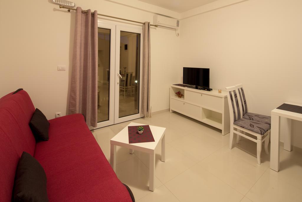 Apartments Raskovic Radanovici Exterior photo