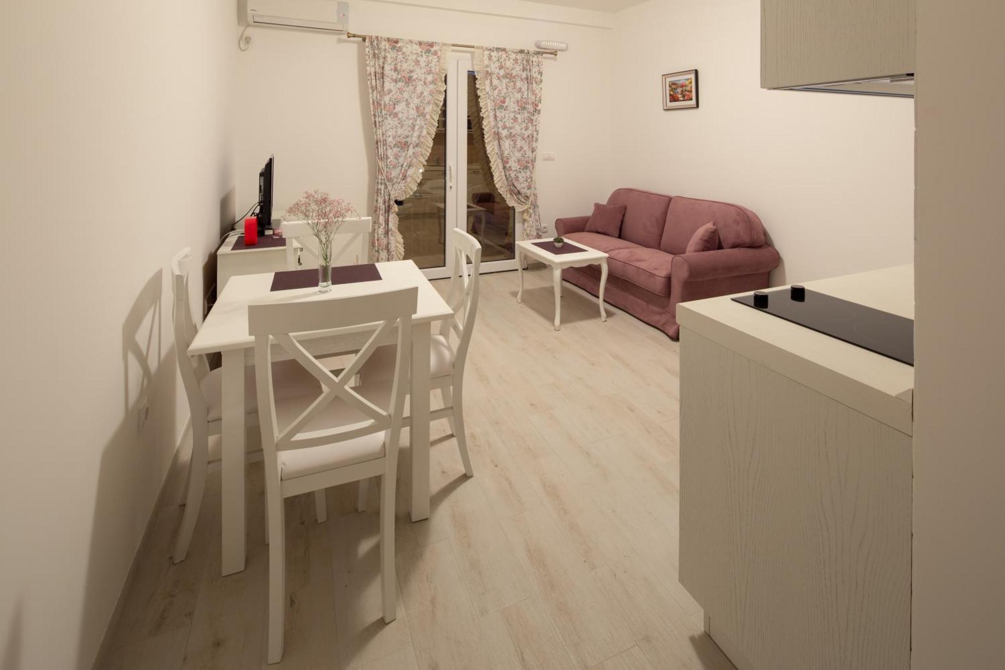 Apartments Raskovic Radanovici Exterior photo
