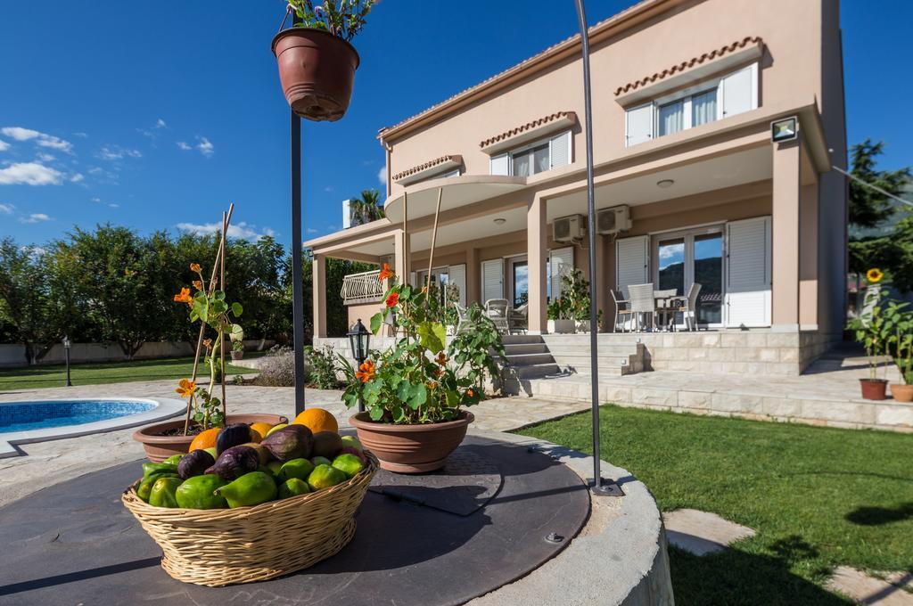 Apartments Raskovic Radanovici Exterior photo