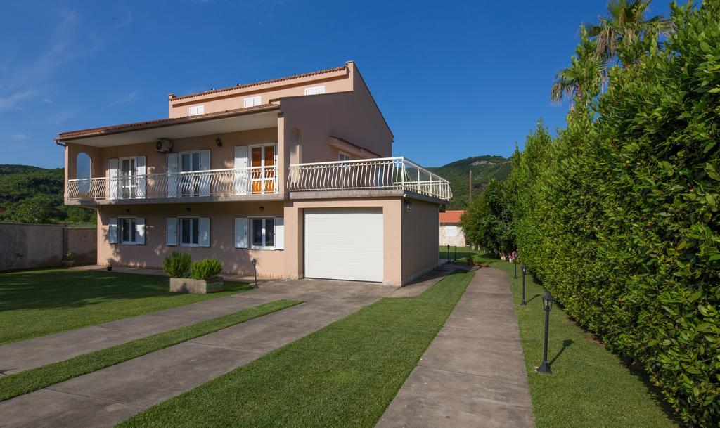 Apartments Raskovic Radanovici Exterior photo