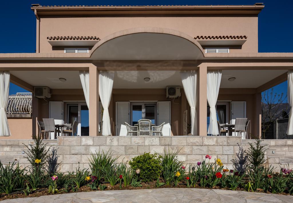 Apartments Raskovic Radanovici Exterior photo