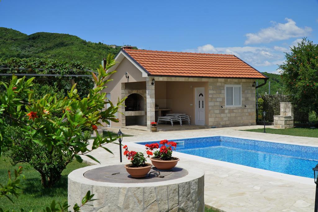 Apartments Raskovic Radanovici Exterior photo